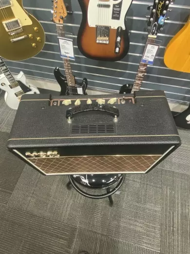 Store Special Product - Vox - AC10C1